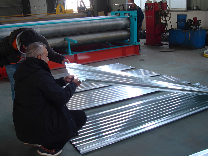 Barrel corrugated roof machine 02